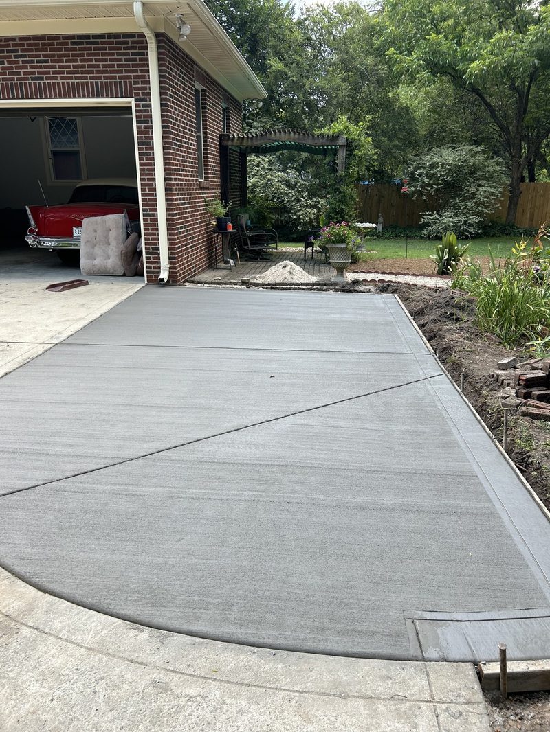 New broom finish concrete driveway at residential home in Spartanburg SC